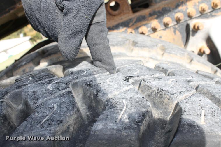 image for item ED9676 2005 Freightliner Business Class M2 semi truck