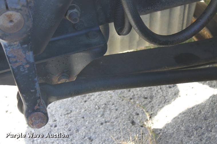 image for item ED9676 2005 Freightliner Business Class M2 semi truck