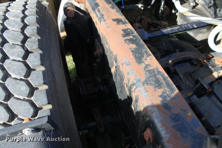 image for item ED9676 2005 Freightliner Business Class M2 semi truck