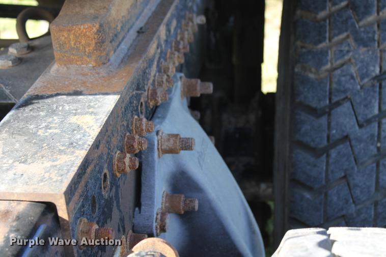 image for item ED9676 2005 Freightliner Business Class M2 semi truck