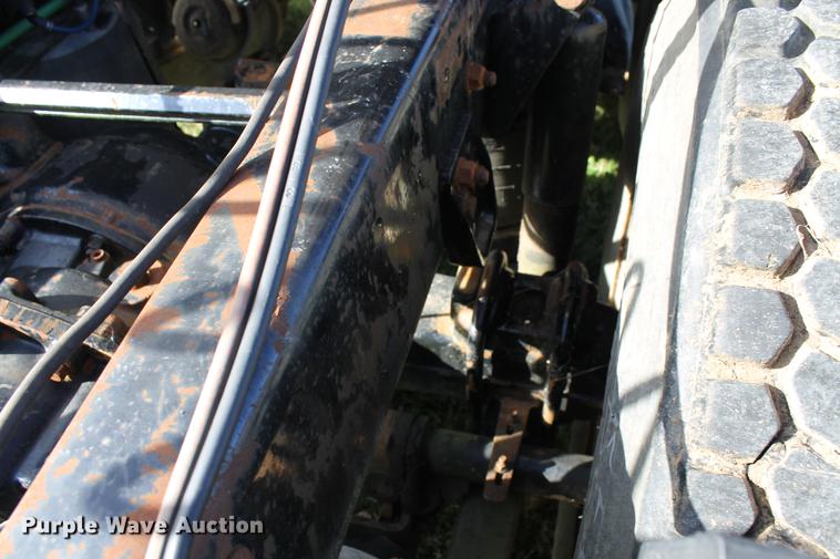 image for item ED9676 2005 Freightliner Business Class M2 semi truck