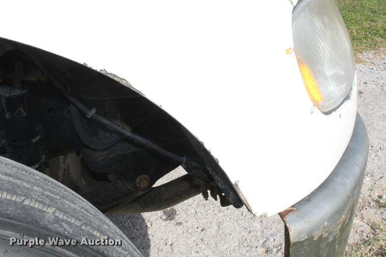 image for item ED9676 2005 Freightliner Business Class M2 semi truck