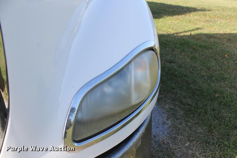 image for item ED9676 2005 Freightliner Business Class M2 semi truck