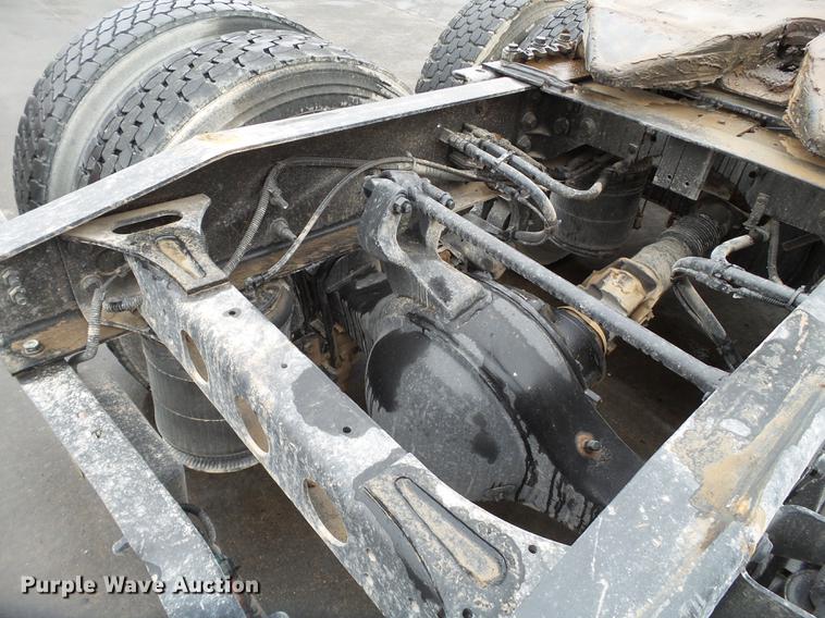 image for item EI9546 2011 International TranStar 8600 semi truck