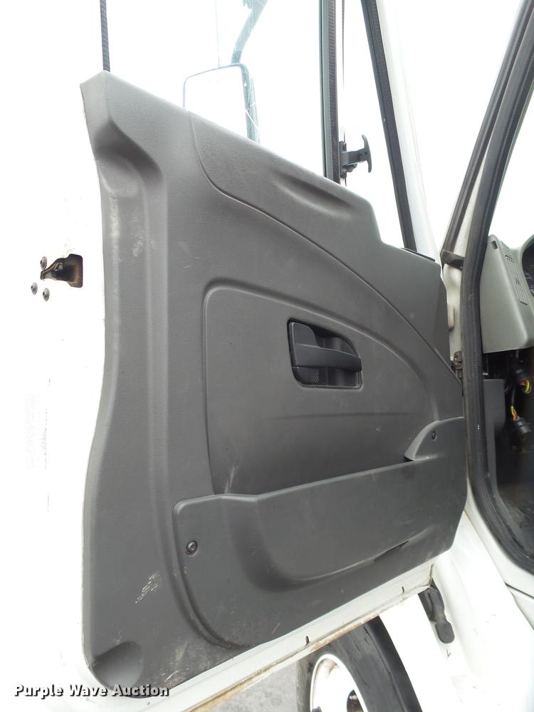 image for item EI9546 2011 International TranStar 8600 semi truck