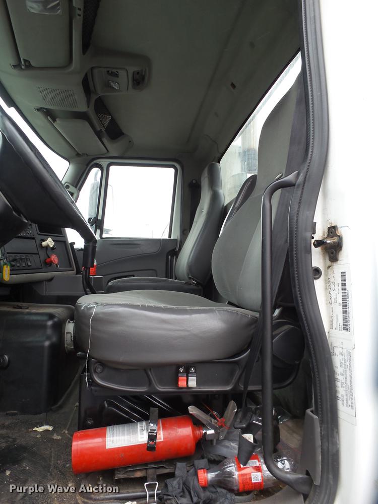 image for item EI9546 2011 International TranStar 8600 semi truck