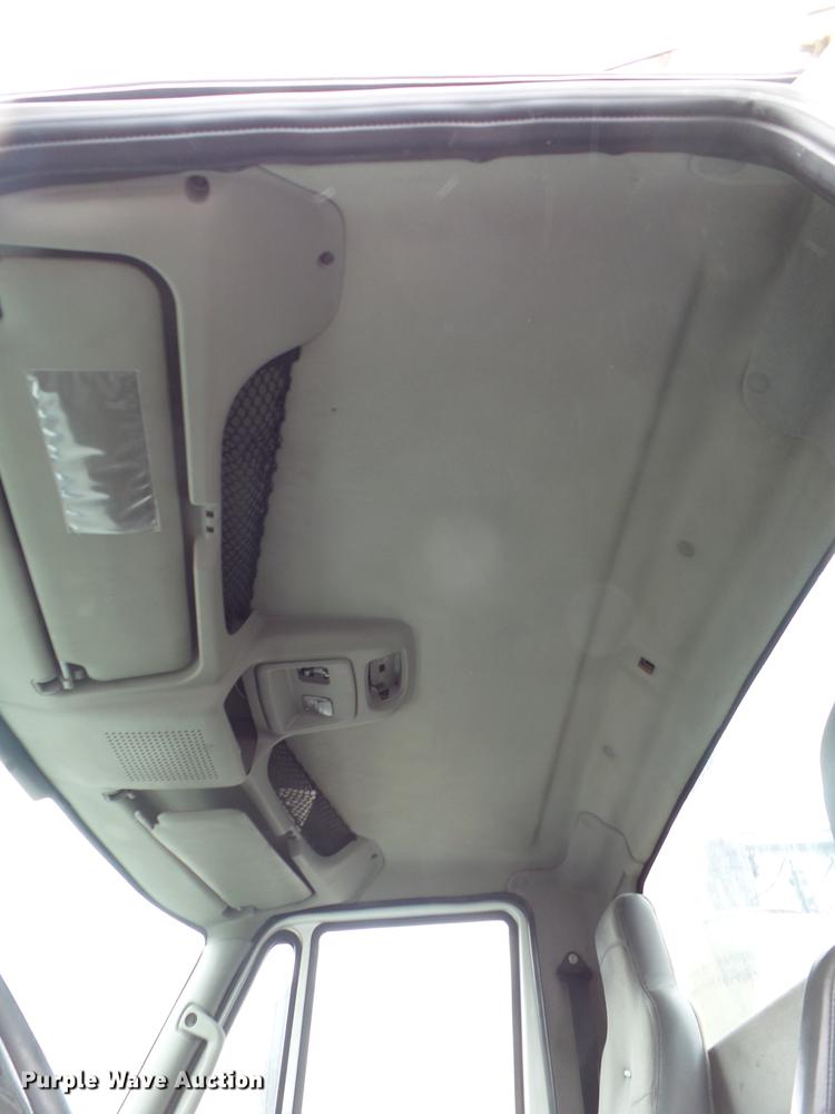 image for item EI9546 2011 International TranStar 8600 semi truck