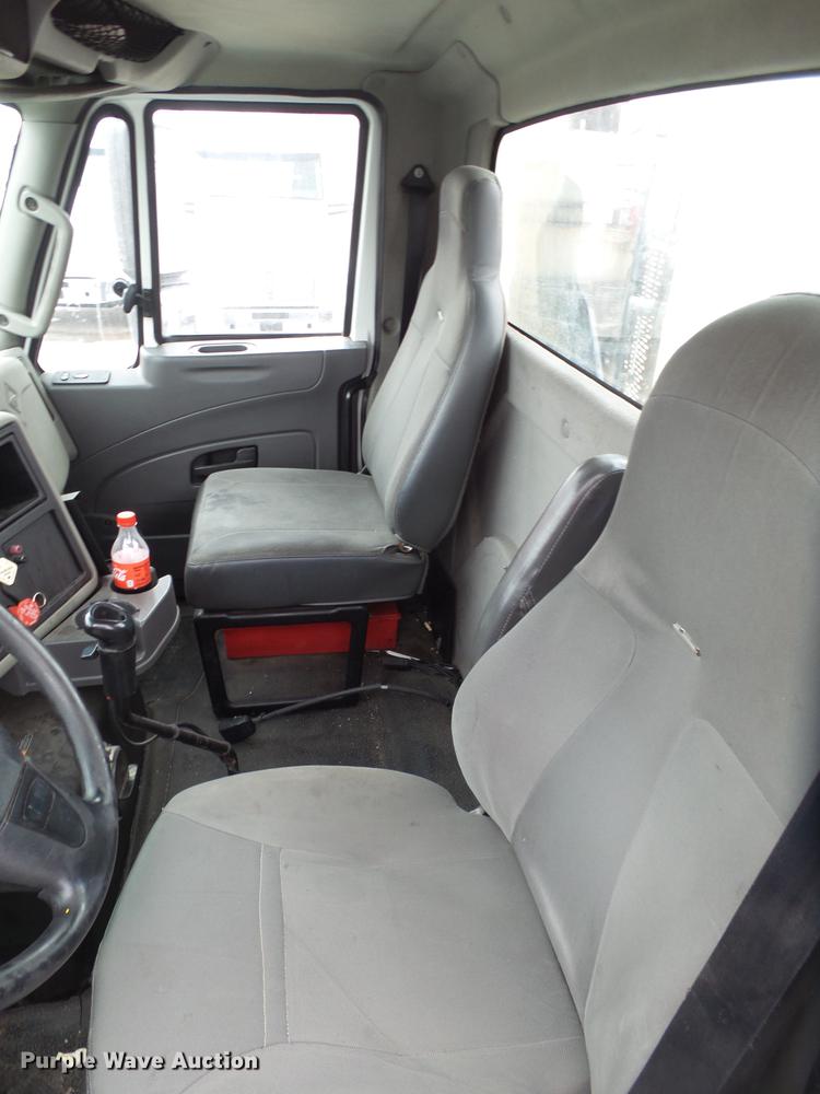 image for item EI9546 2011 International TranStar 8600 semi truck