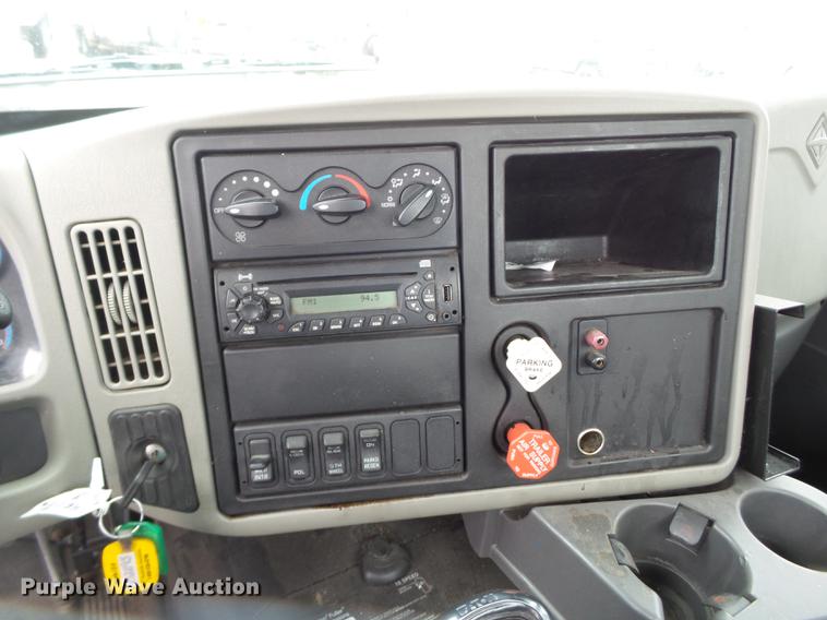 image for item EI9546 2011 International TranStar 8600 semi truck