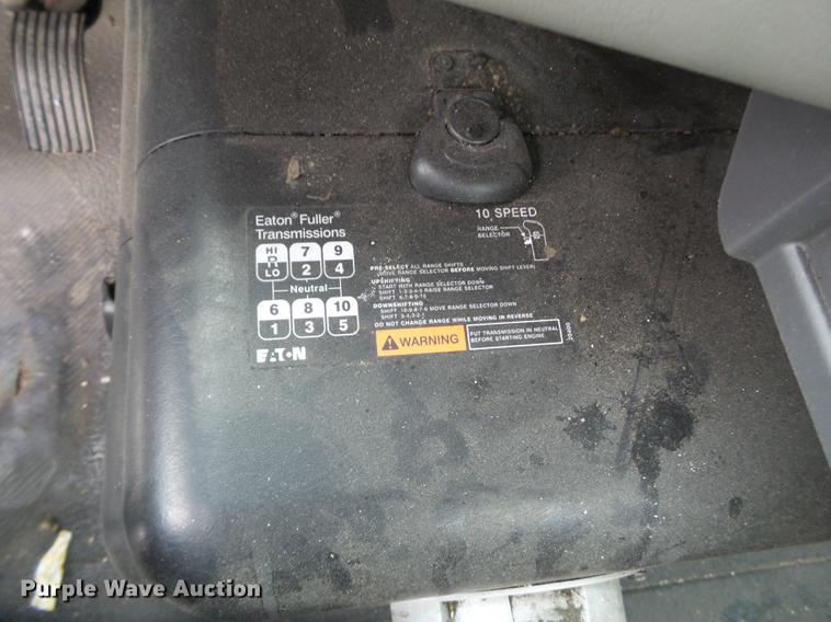 image for item EI9546 2011 International TranStar 8600 semi truck