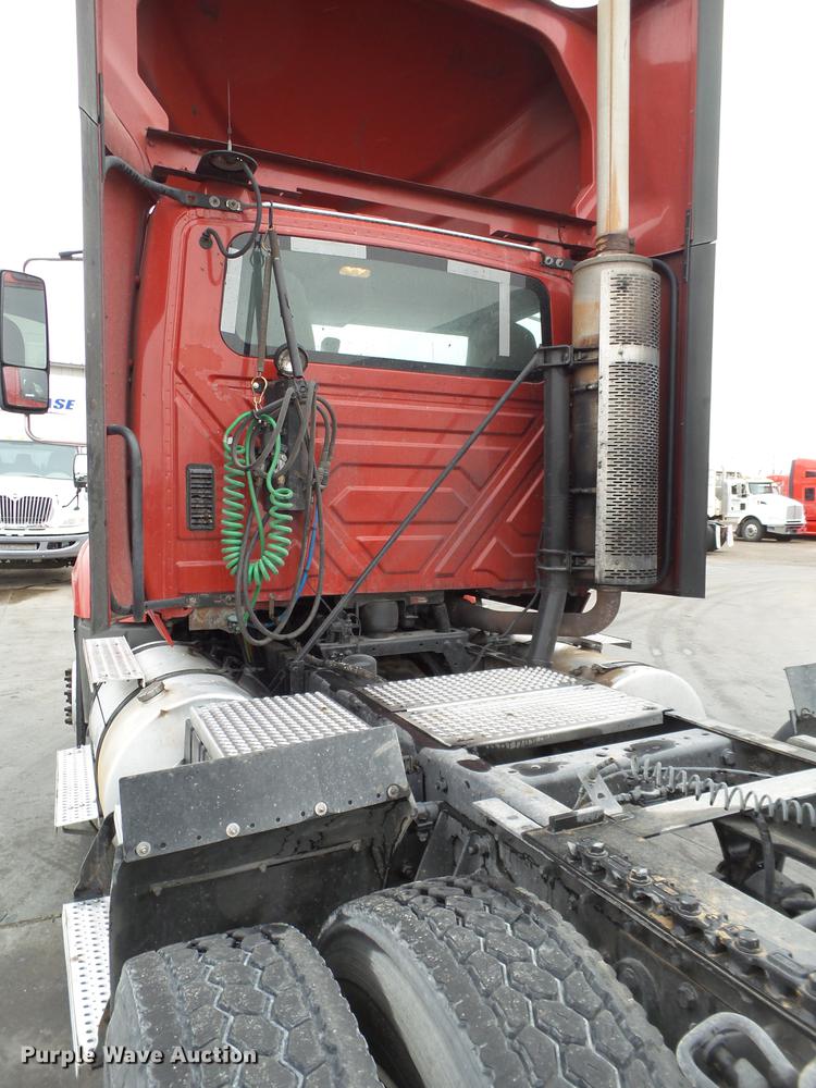 image for item EI9547 2013 International ProStar semi truck