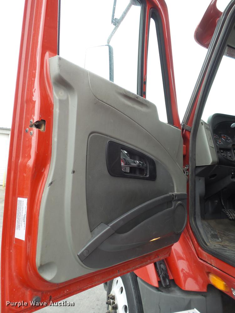 image for item EI9547 2013 International ProStar semi truck