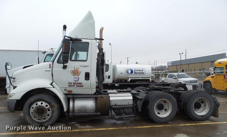 image for item EI9548 2011 International TranStar 8600 semi truck
