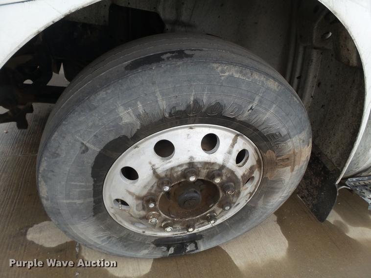 image for item EI9548 2011 International TranStar 8600 semi truck