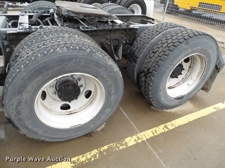 image for item EI9548 2011 International TranStar 8600 semi truck