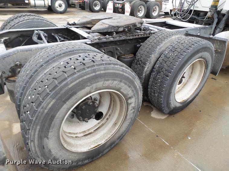 image for item EI9548 2011 International TranStar 8600 semi truck