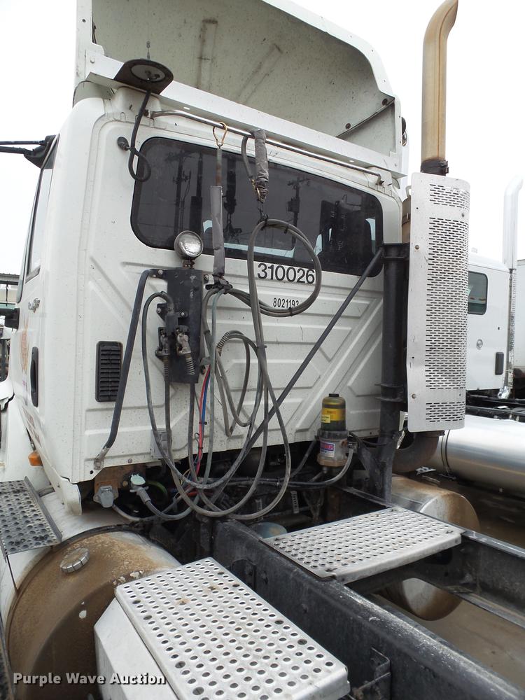 image for item EI9548 2011 International TranStar 8600 semi truck