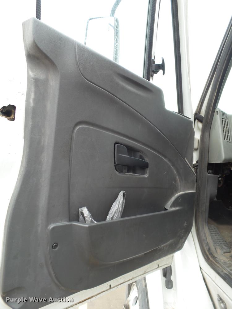 image for item EI9548 2011 International TranStar 8600 semi truck