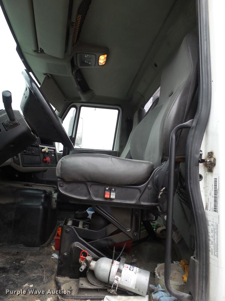 image for item EI9548 2011 International TranStar 8600 semi truck