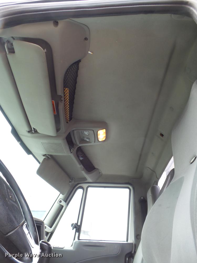 image for item EI9548 2011 International TranStar 8600 semi truck