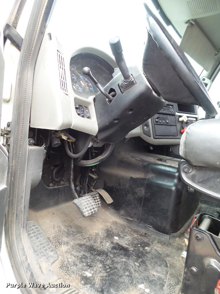 image for item EI9548 2011 International TranStar 8600 semi truck