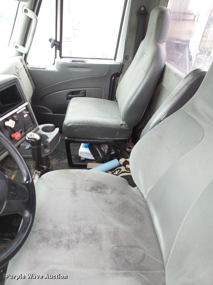 image for item EI9548 2011 International TranStar 8600 semi truck