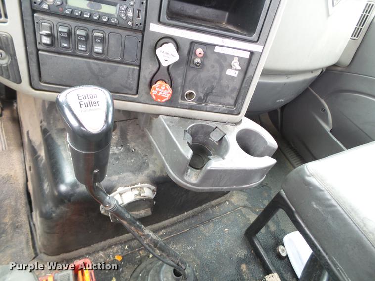 image for item EI9548 2011 International TranStar 8600 semi truck