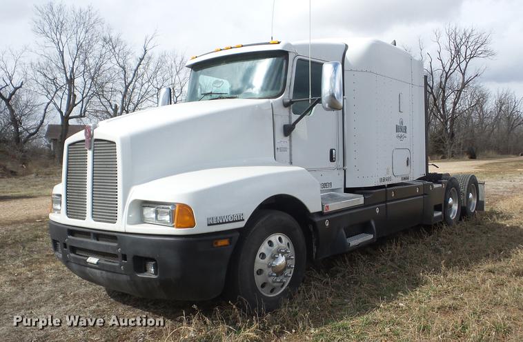 image for item EI9769 2006 Kenworth T600 semi truck
