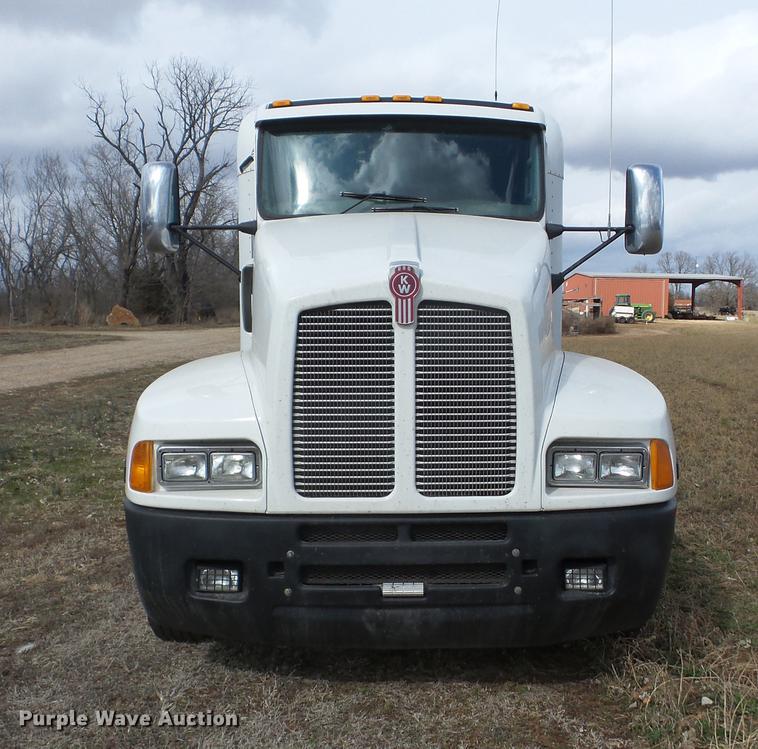 image for item EI9769 2006 Kenworth T600 semi truck