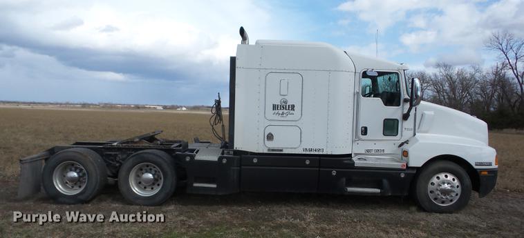 image for item EI9769 2006 Kenworth T600 semi truck
