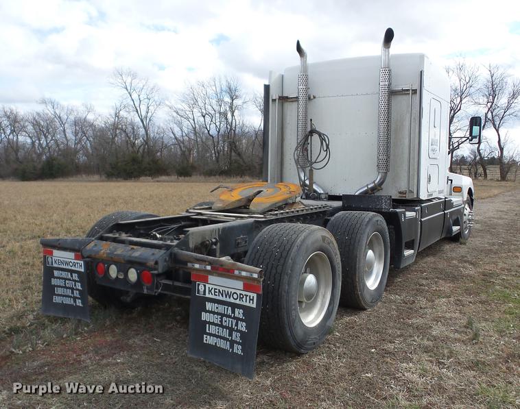 image for item EI9769 2006 Kenworth T600 semi truck