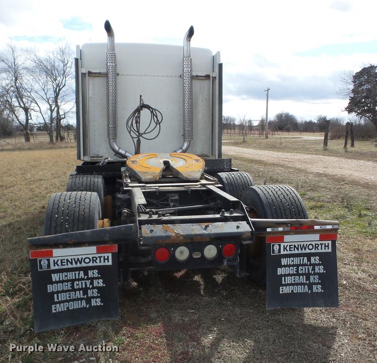 image for item EI9769 2006 Kenworth T600 semi truck