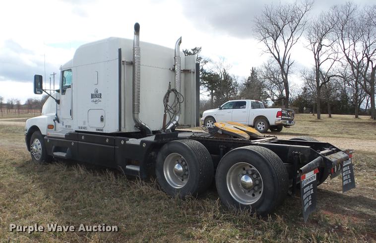 image for item EI9769 2006 Kenworth T600 semi truck