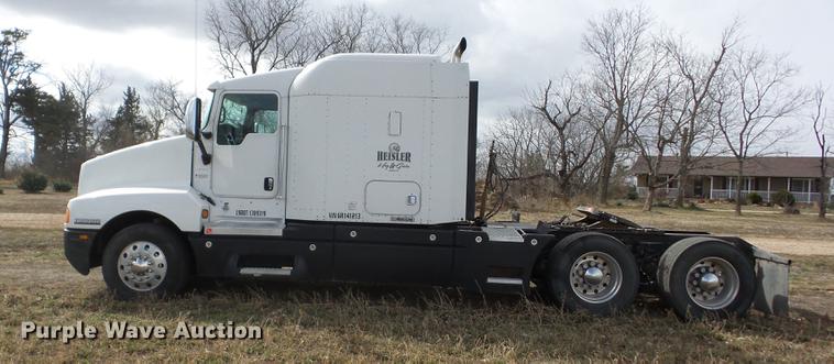 image for item EI9769 2006 Kenworth T600 semi truck