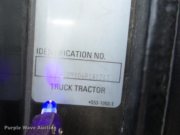 image for item EI9769 2006 Kenworth T600 semi truck