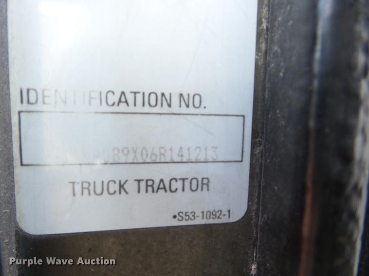 image for item EI9769 2006 Kenworth T600 semi truck