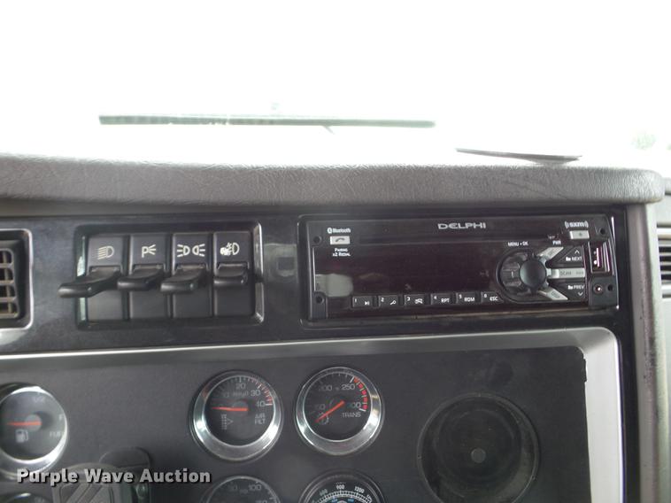 image for item EI9769 2006 Kenworth T600 semi truck