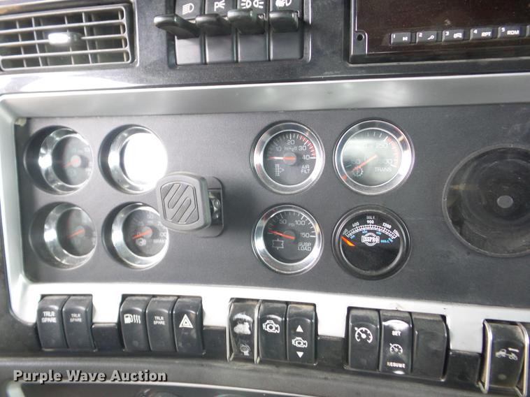 image for item EI9769 2006 Kenworth T600 semi truck