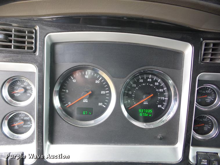 image for item EI9769 2006 Kenworth T600 semi truck