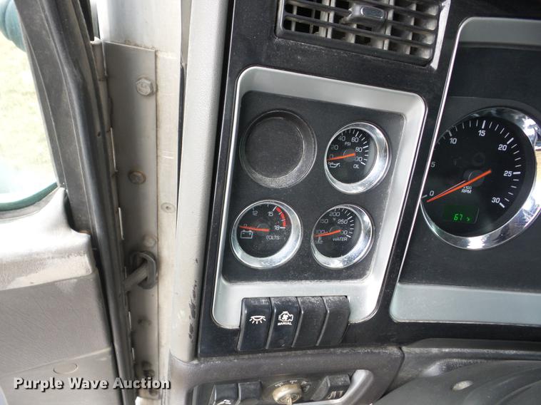 image for item EI9769 2006 Kenworth T600 semi truck