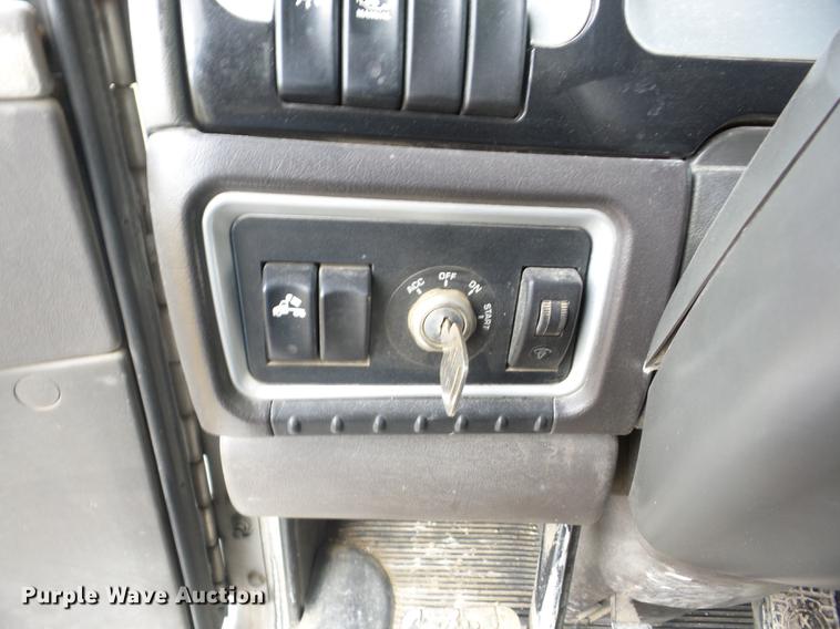 image for item EI9769 2006 Kenworth T600 semi truck