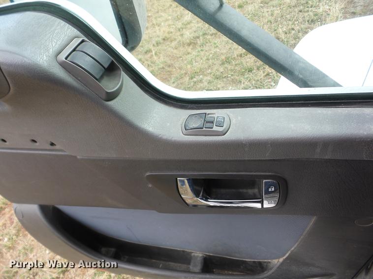 image for item EI9769 2006 Kenworth T600 semi truck