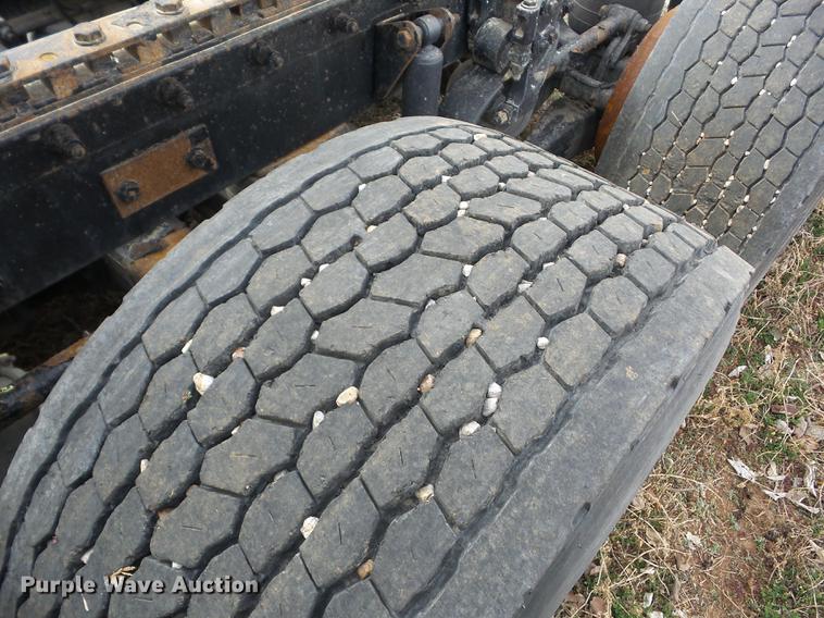 image for item EI9769 2006 Kenworth T600 semi truck