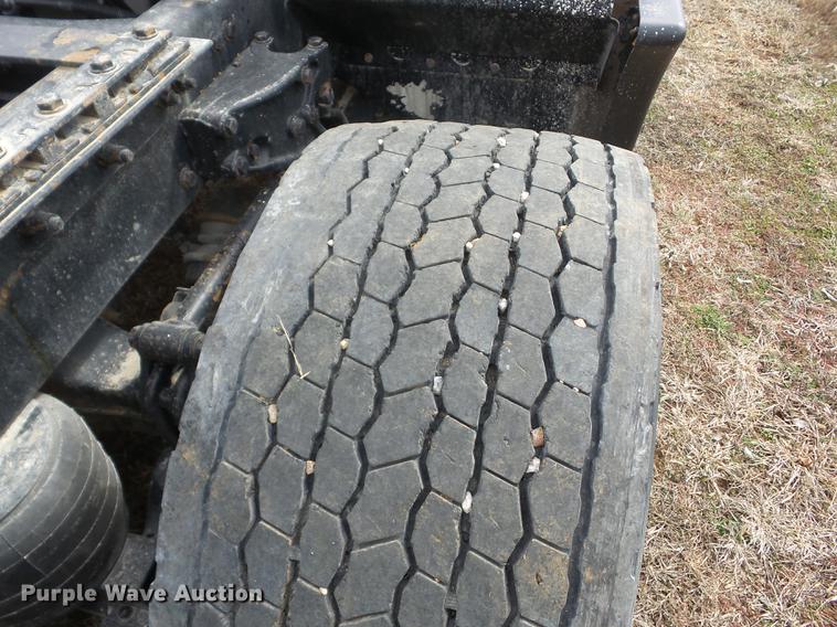 image for item EI9769 2006 Kenworth T600 semi truck