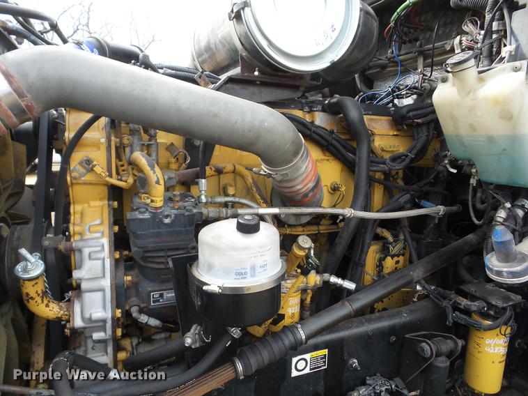 image for item EI9769 2006 Kenworth T600 semi truck