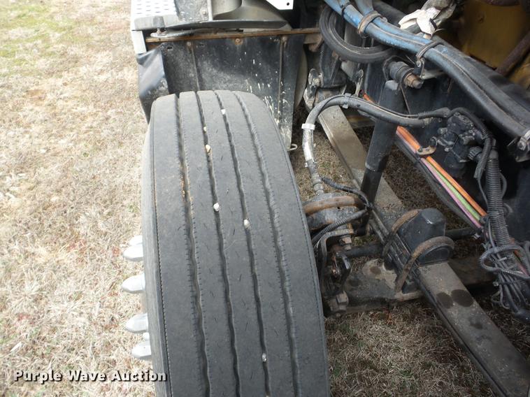 image for item EI9769 2006 Kenworth T600 semi truck