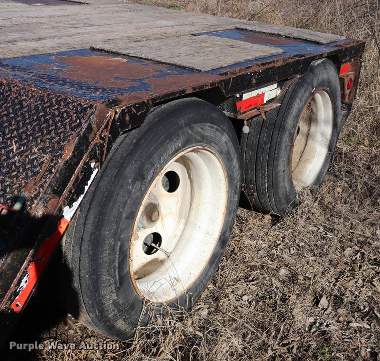 image for item EJ9781 1998 Landoll Easy Hooker lowboy equipment trailer