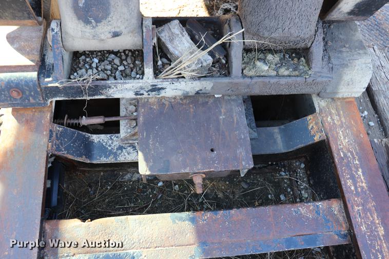 image for item EJ9781 1998 Landoll Easy Hooker lowboy equipment trailer