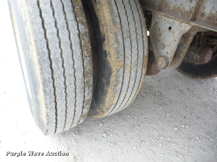 image for item K6281 1994 Fruehauf FBB-9-NF1-28W dry van trailer