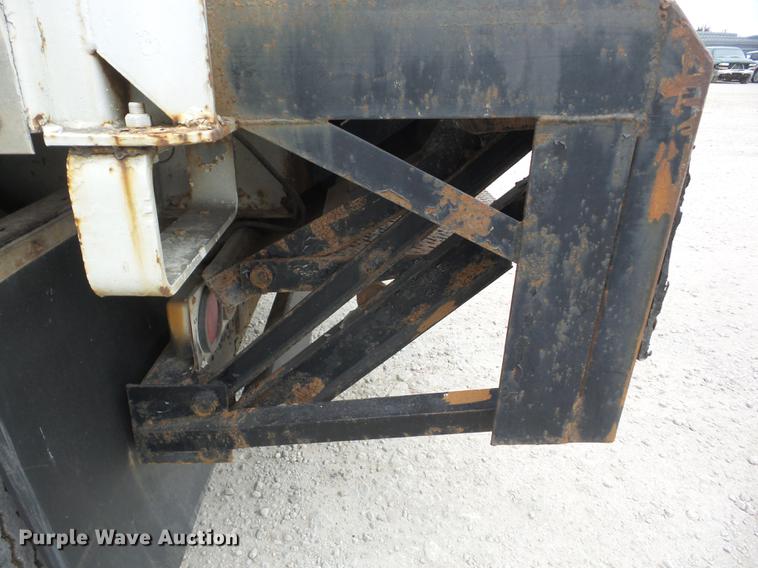 image for item K6281 1994 Fruehauf FBB-9-NF1-28W dry van trailer